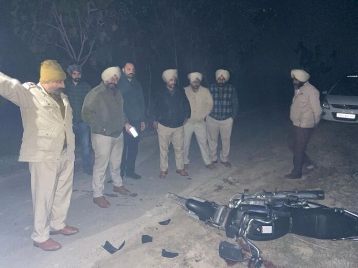 तरनतारन में पुलिस एनकाउंटर: गैंगस्टर को लगी 2 गोलियां, वारदात अंजाम देने की फिराक में था; नाकाबंदी पर की फायरिंग, साथी समेत पकड़ा