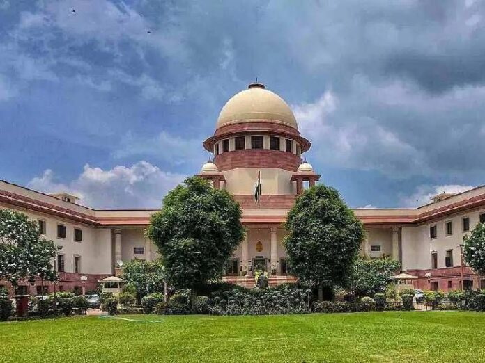 बिल लटकाने पर तमिलनाडु के गवर्नर को SC की नसीहत: सीएम के साथ बैठकर सुलझाएं मामला; 11 दिसंबर को अगली सुनवाई