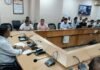 बरसात के बाद टूटी सड़कों के सुधारीकरण को लेकर डीसी ने ली अधिकारियों की बैठक