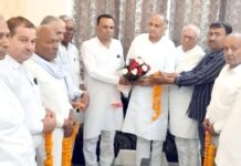 संगठन मंत्री बनने पर बचन सिंह आर्य ने किया बिल्लू सिंगला का अभिनंदन बिल्लू सिंगला का अभिनंदन करते हुए पूर्व मंत्री बचन सिंह आर्य व समाज के लोग