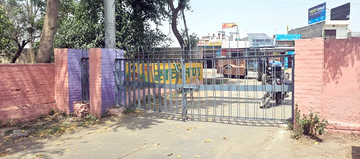 आढ़तियों के द्वारा की गई मंडी की तालाबंदी