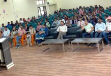 कन्या कॉलेज में स्व-जनगणना पर सेमीनार आयोजित सेमीनार को संबोधित करते हुए डा. विकास लाठर