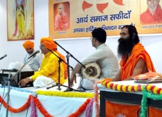 जीवन में सत्य का मार्ग अपनाने की आवश्यकता : जितेंद्र भाटिया श्रद्धालुओं को संबोधित करते हुए वक्तागण