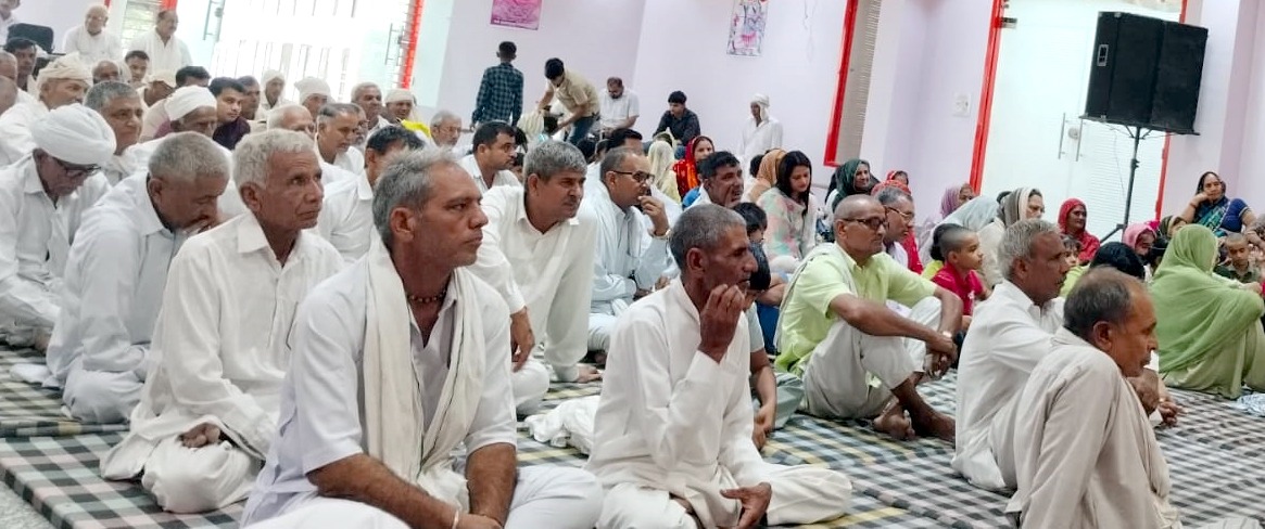 उपस्थित श्रद्धालुगण