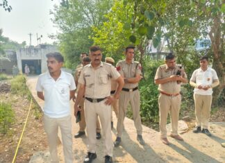 फायर ब्रिगेड की देरी से रेलवे को भारी नुकसान मौके पर पहुंचे अधिकारी व पुलिस