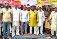सफीदों में सफाई कर्मचारियों की हड़ताल खत्म सफीदों लौटकर जानकारी देते हुए कर्मचारी नेता