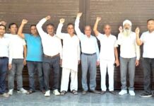 ऑनलाइन दवा बिक्री के विरोध में मेडिकल स्टोर रहे आधा दिन बंद सफीदों में मांगों को लेकर प्रदर्शन करते हुए कैमिस्ट