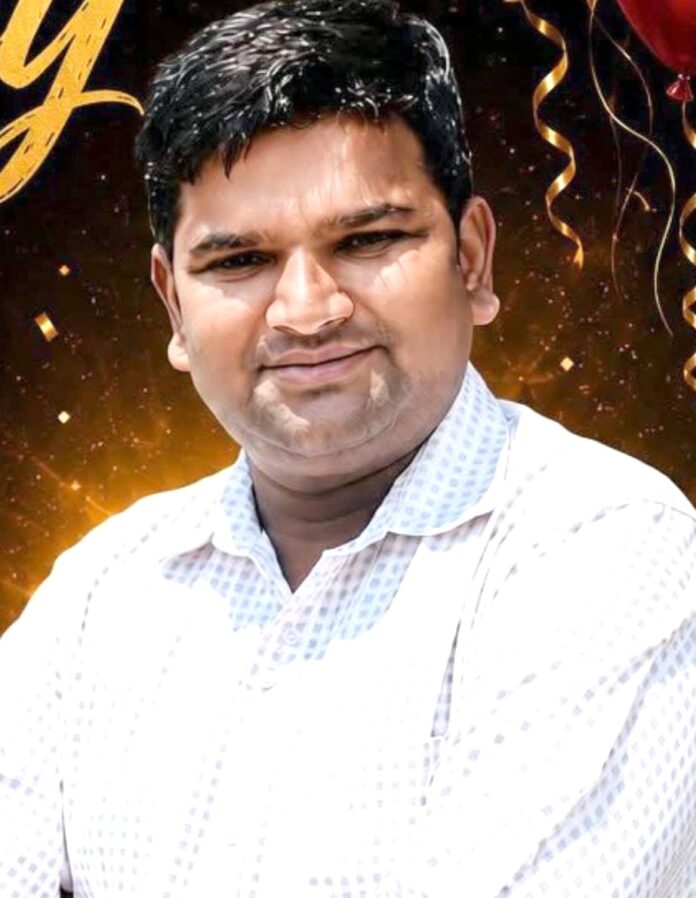 02SFDM1 दिवंगत विक्रम का फोटो