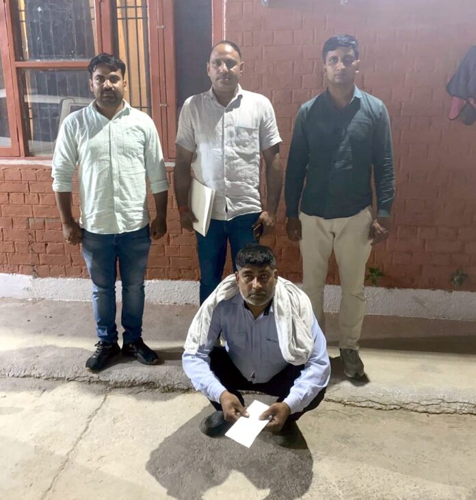 02SFDM2 पुलिस की गिरफ्त में आरोपी