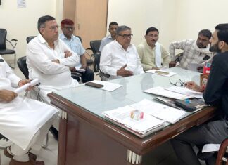 सभी राजनीतिक दल बूथ लेवल एजेंट (बीएलए-2) करें नियुक्त : एसडीएम राजनीतिक दलों प्रतिनिधियों व अधिकारियों की बैठक लेते हुए एसडीएम पुलकित मल्होत्रा