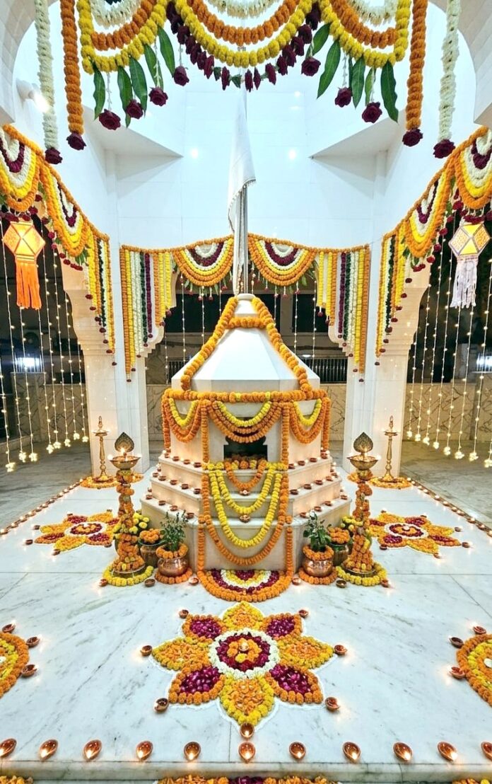20SFDM3 आयोजन के लिए दुल्हन की तरह से सजाया गया दादा खेड़ा मंदिर