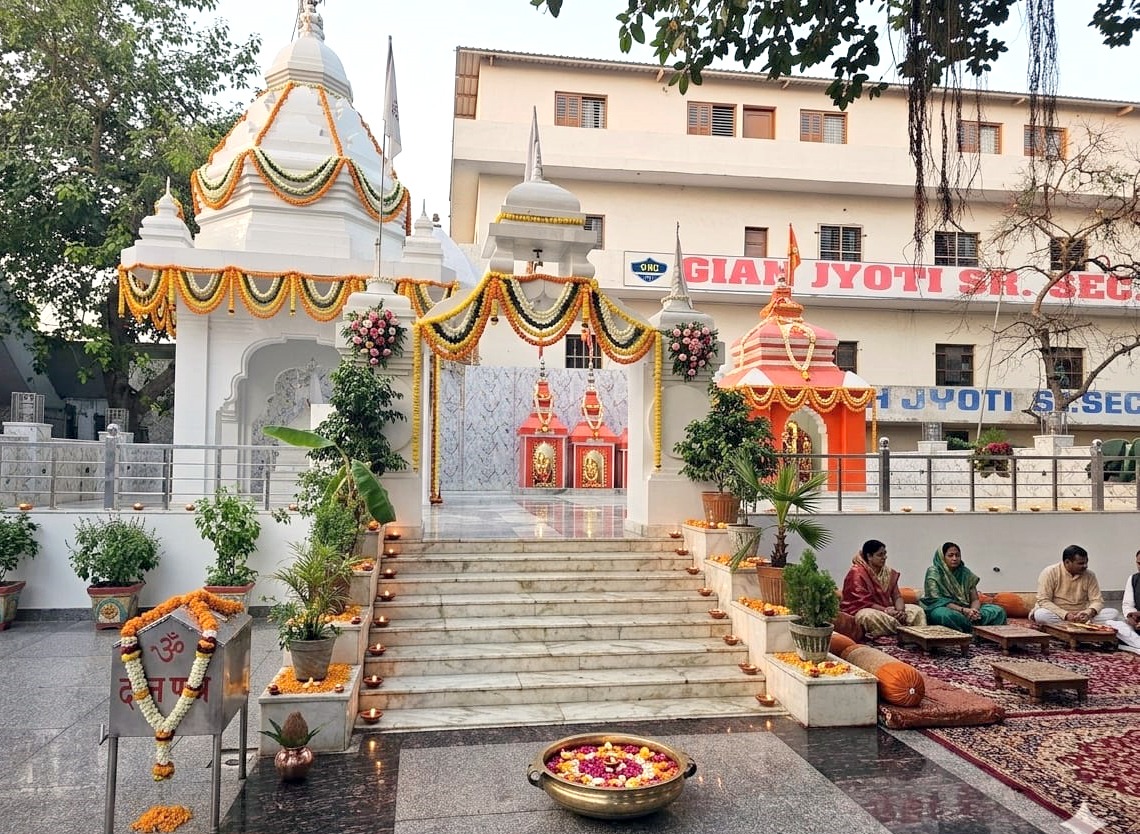 आयोजन के लिए दुल्हन की तरह से सजाया गया दादा खेड़ा मंदिर