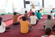 संत निरंकारी मिशन सफीदों में आध्यात्मिक जागरूकता शिविर आयोजित योग एवं आध्यात्मिक जागरूकता शिविर में भाग लेते हुए श्रद्धालुगण