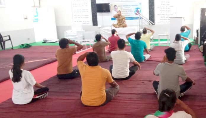 22SFDM4 योग एवं आध्यात्मिक जागरूकता शिविर में भाग लेते हुए श्रद्धालुगण