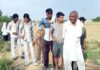 रत्ताखेड़ा गांव में मिला बुजुर्ग महिला का शव मौके पर इकट्ठा हुए ग्रामीण