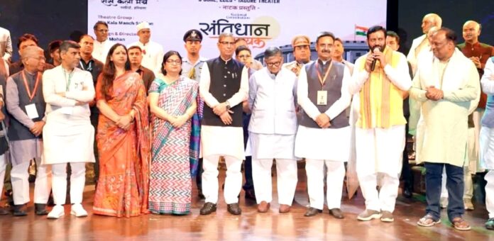 कार्यक्रम के दौरान मौजूद अतिथिगण