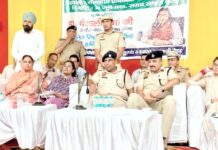 रात्रि ठहराव प्रशासन और ग्रामीणों के बीच मजबूत संवाद का माध्यम : डीसी डॉ. वैशाली शर्मा ग्रामीणों की समस्याएं सुनते हुए डीसी डा. वैशाली शर्मा