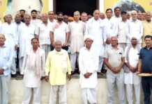 नशे के खिलाफ समाज को एकजुट होकर लड़ाई लड़नी होगी : बचन सिंह आर्य बैठक में मौजूद पूर्व मंत्री बचन सिंह आर्य व कार्यकर्ता