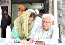 सफीदों कोर्ट के बाहर हाई वोल्टेज ड्रामा, चाची-भतीजे के रिश्ते को लेकर बवाल रिलेशनशिप के स्टांप पेपर साइन करते हुए महिला