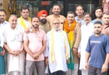 अखिल भारतीय ब्राह्मण संसद का हुआ विस्तार, आचार्य पुरूषोत्तम कौशिक बने उपाध्यक्ष नवनियुक्त उपप्रधान आचार्य पुरूषोत्तम कौशिक का अभिनंदन करते हुए समाज के लोग