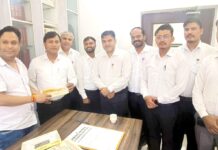 कर्मवीर तुसीर बने बार काउंसिल के सदस्य, बार एसोसिएशन सफीदों ने किया भव्य स्वागत औपचारिक रूप से कर्मवीर तुसीर को शामिल करते हुए अध्यक्ष एडवोकेट कुणाल अग्रवाल