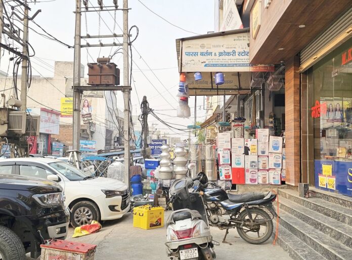 IMG-20260715-WA0011 दुकानदारों द्वारा किए गए कब्जे