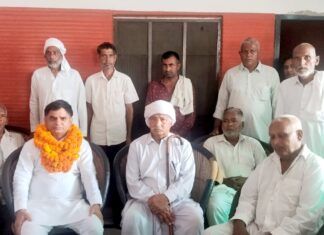 नवनियुक्त ब्लॉक कांग्रेस अध्यक्ष रणबीर भुसलाना पैतृक गांव में हुआ अभिनंदन नवनियुक्त ब्लाक अध्यक्ष रणबीर भुसलाना का अभिनंदन करते हुए ग्रामीण