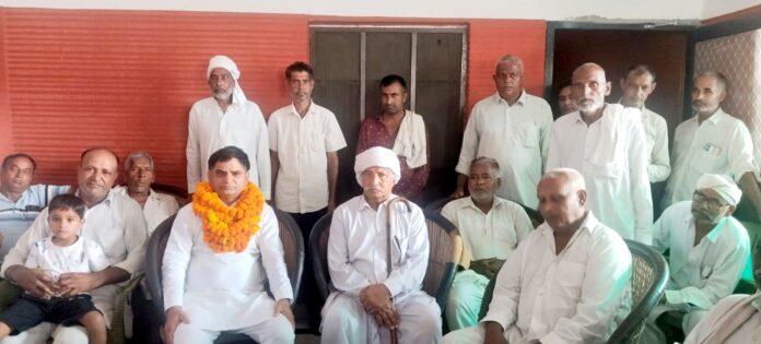 IMG-20260817-WA0005 नवनियुक्त ब्लाक अध्यक्ष रणबीर भुसलाना का अभिनंदन करते हुए ग्रामीण